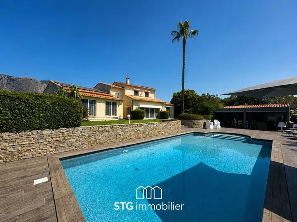 Villa 8 pièces 269 m²