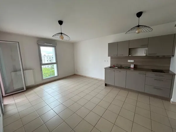 Rives du Cher - À LOUER : Appartement T2 situé au coeur d....