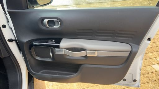 Citroen C4 Cactus 1.2 PureTech 110 - Shine – 2019 – 63776 km – Essence – Boîte Manuelle — photo 25