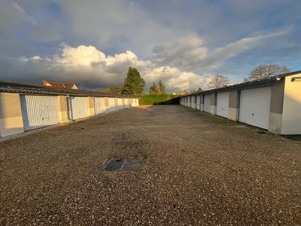 Parking / box Montargis 18 m2
