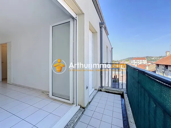 T2 MEUBLÉ - BOURGOIN-JALLIEU CENTRE - BALCON & PARKING SÉCURISÉ