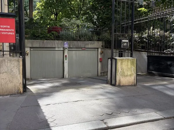 Loue parking - 12m²
