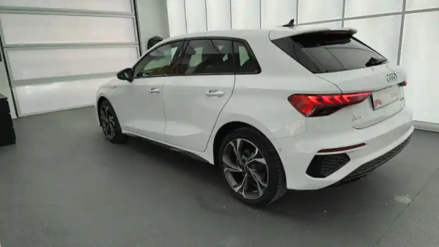 Audi A3 sportback 40 tfsie 204 s tronic 6 — photo 2