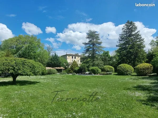 Propriété 9 pièces 340 m²