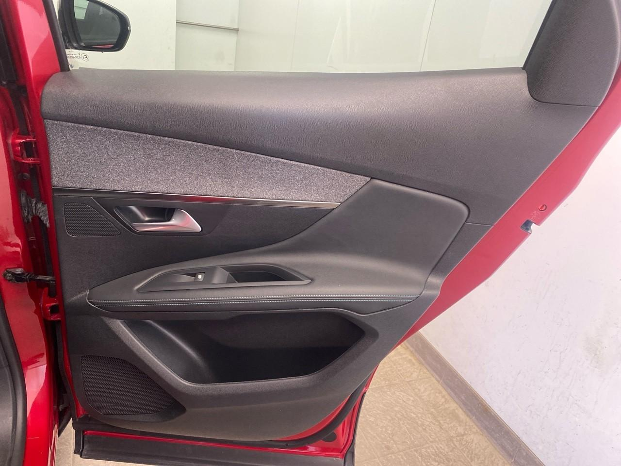 Peugeot 3008 hybrid 225 e-eat8 allure pack — photo 26