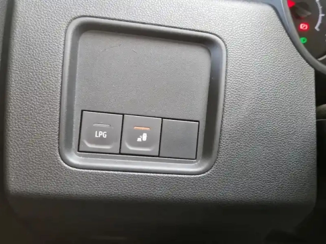 Dacia Duster 1.0 eco-g 100ch journey + 4x2 — photo 15