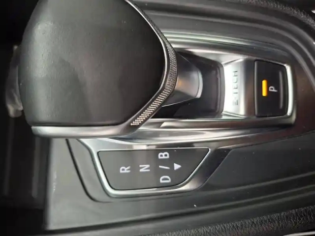 Renault Captur e-tech plug-in 160 — photo 22