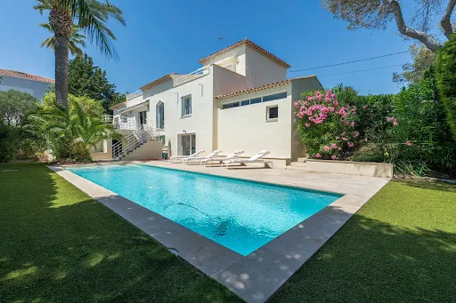 Villa 6 pièces 235 m²