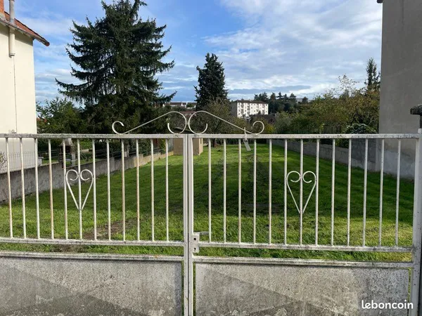 Terrain à vendre constructible avec permis de construire et les plans d'une maison à construire