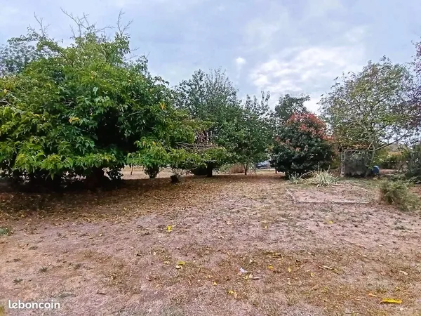 Terrain 750 m² VACQUIERS