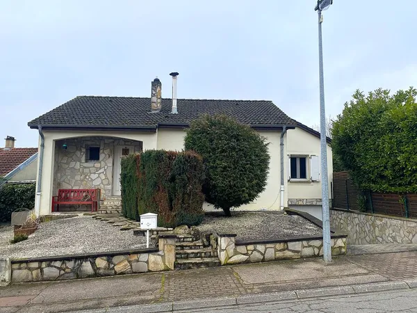Maison individuelle avec piscine, dans un quartier calme, Forbach
