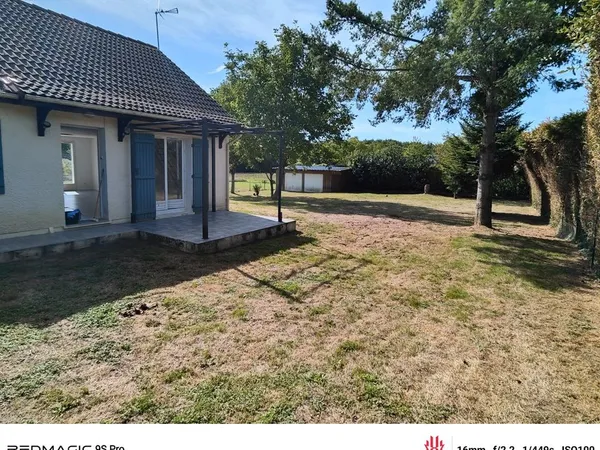 Maison 108 m² - 4 ch - Grand terrain 1543 m² avec dépendances - Magny-Montarlot
