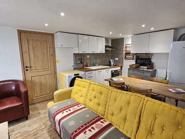 SERANON : Studio mezzanine en duplex avec terrasse et parking
