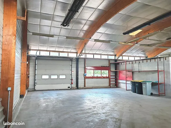 Local 300 m² ECOMMOY