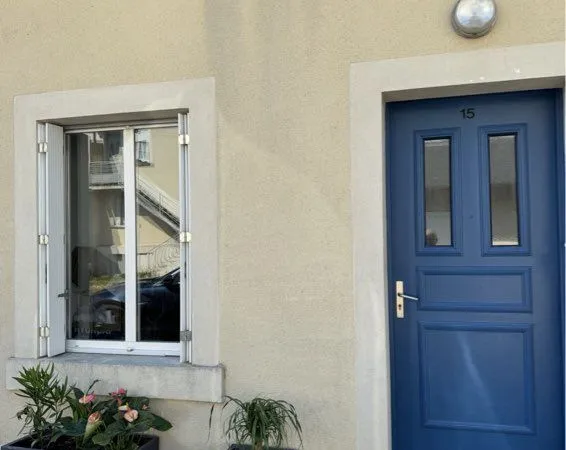 Maison de 62 m² habitables non meublée, rénovée avec cuisine complète + 1 parking