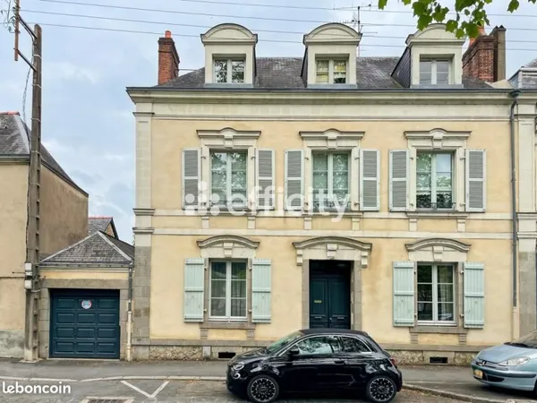 Maison 10 pièces 222 m²