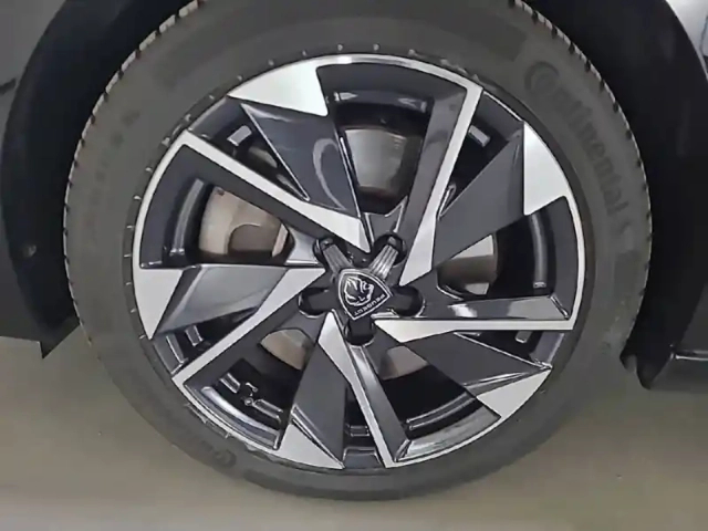 Peugeot 308 sw phev 180 e-eat8 — photo 33