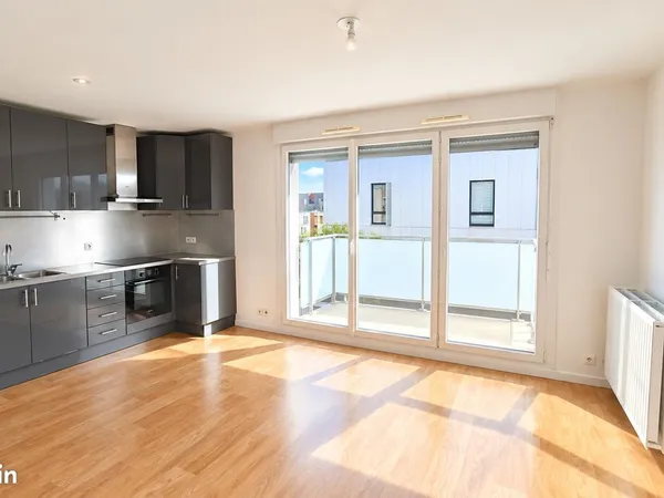 Appartement supérieur T3 de 60 m² dernier étage (1 seul voisin de palier) - Vitry sur Seine / quarti