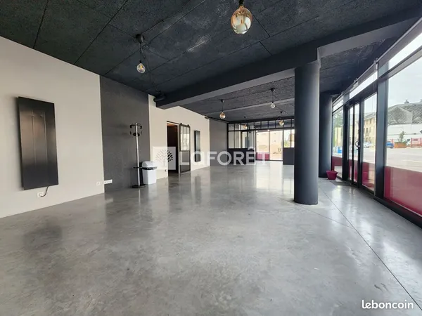 Local commercial 93 m² LOUVIERS