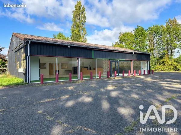 Local 290 m² Saussay