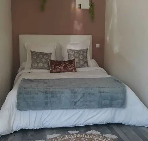 Studio tout meublé/équipé climatisé toutes charges comprises