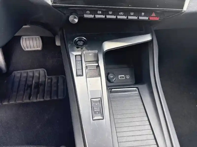 Peugeot 308 phev 180 e-eat8 — photo 14