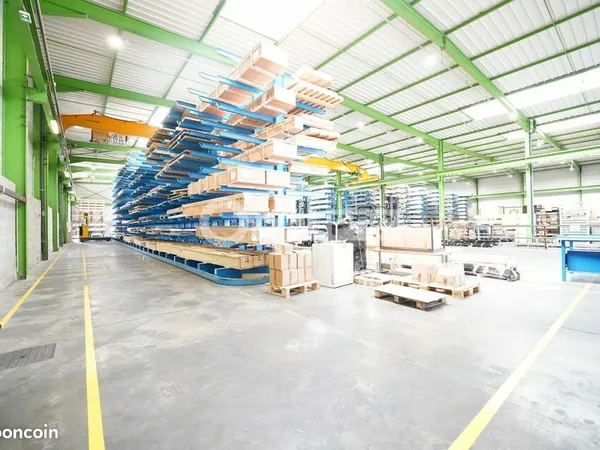 Local d'activité 2 715 m²