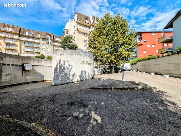 Parking/box 20 m² GRENOBLE