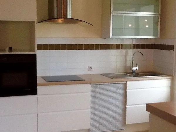 Appartement 77 m2 - étage élevé - proche centre ville