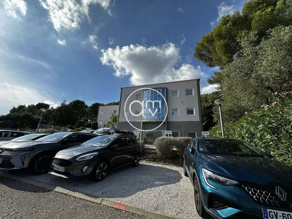 Local professionnel 81 m²