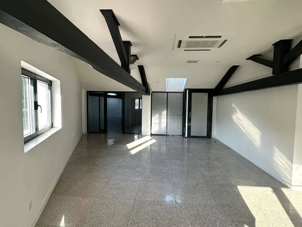 Bureau 75 m²