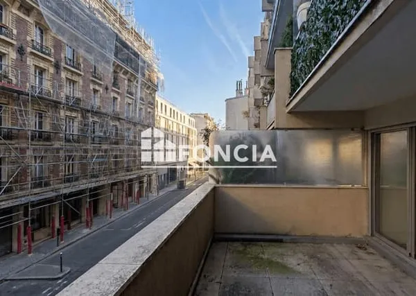 RUE SAINT-MAUR - A RÉNOVER GRAND STUDIO AVEC TERRASSE DE 14 m², CAVE, PARKING EN OPTION