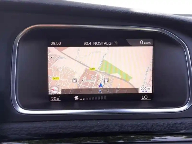 Volvo V40 t2 122ch signature edition geartronic — photo 21