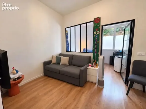 Nice Coeur Cimiez, dans bel immeuble de standing, coquet 2 pièces loué en bail meublé