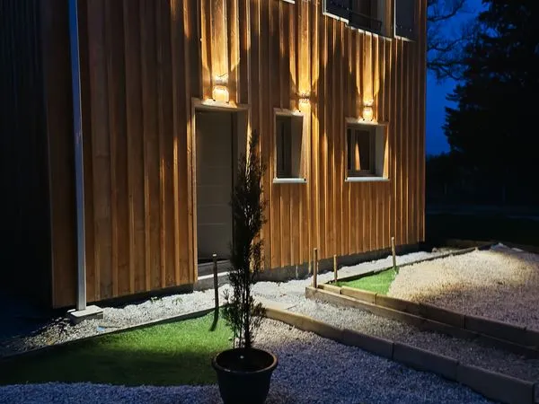 Maison contemporaine (briques) avec bardage bois, Mimizan district, 85 m² terrain 500 m², eligible P