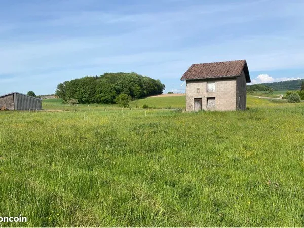 Terrain avec remise