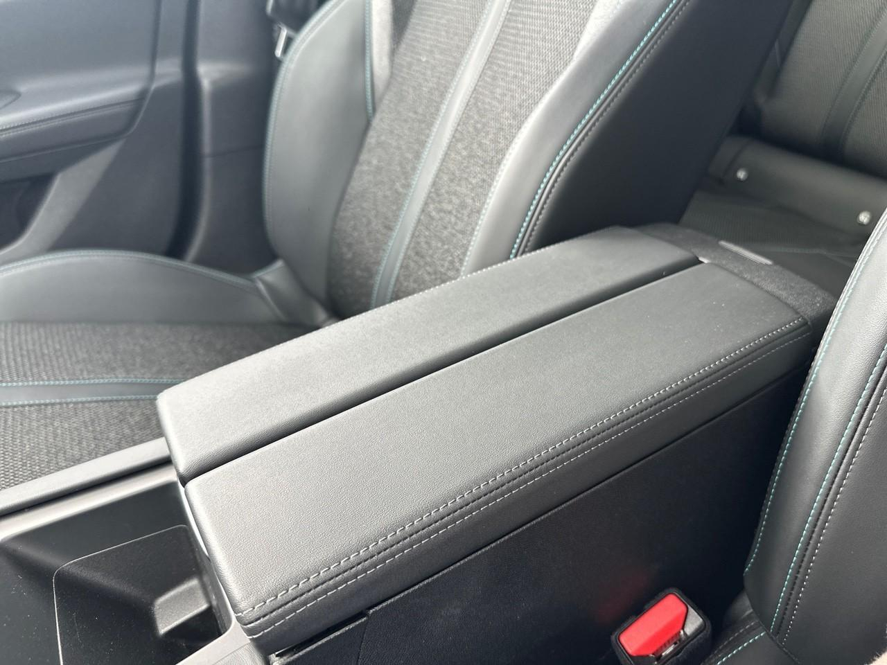 Peugeot 308 1.2 puretech 130ch s&s allure pack — photo 19