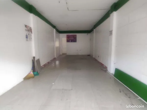 Local commercial 16 m² PARIS 17