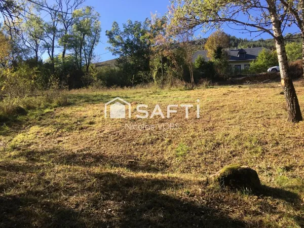 -A VENDRE- MEYRUEIS- Terrain constructible 2392 m2- 70 000€