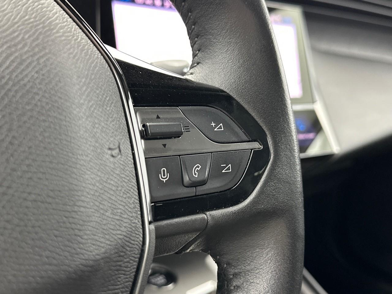 Peugeot 308 phev 180 e-eat8 allure — photo 18