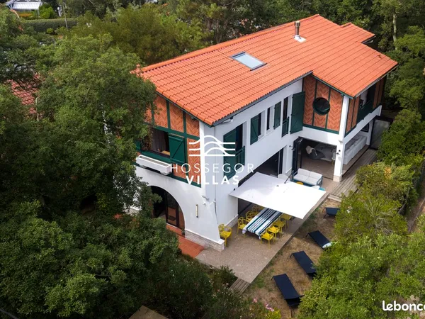 Maison 7 pièces 210 m²
