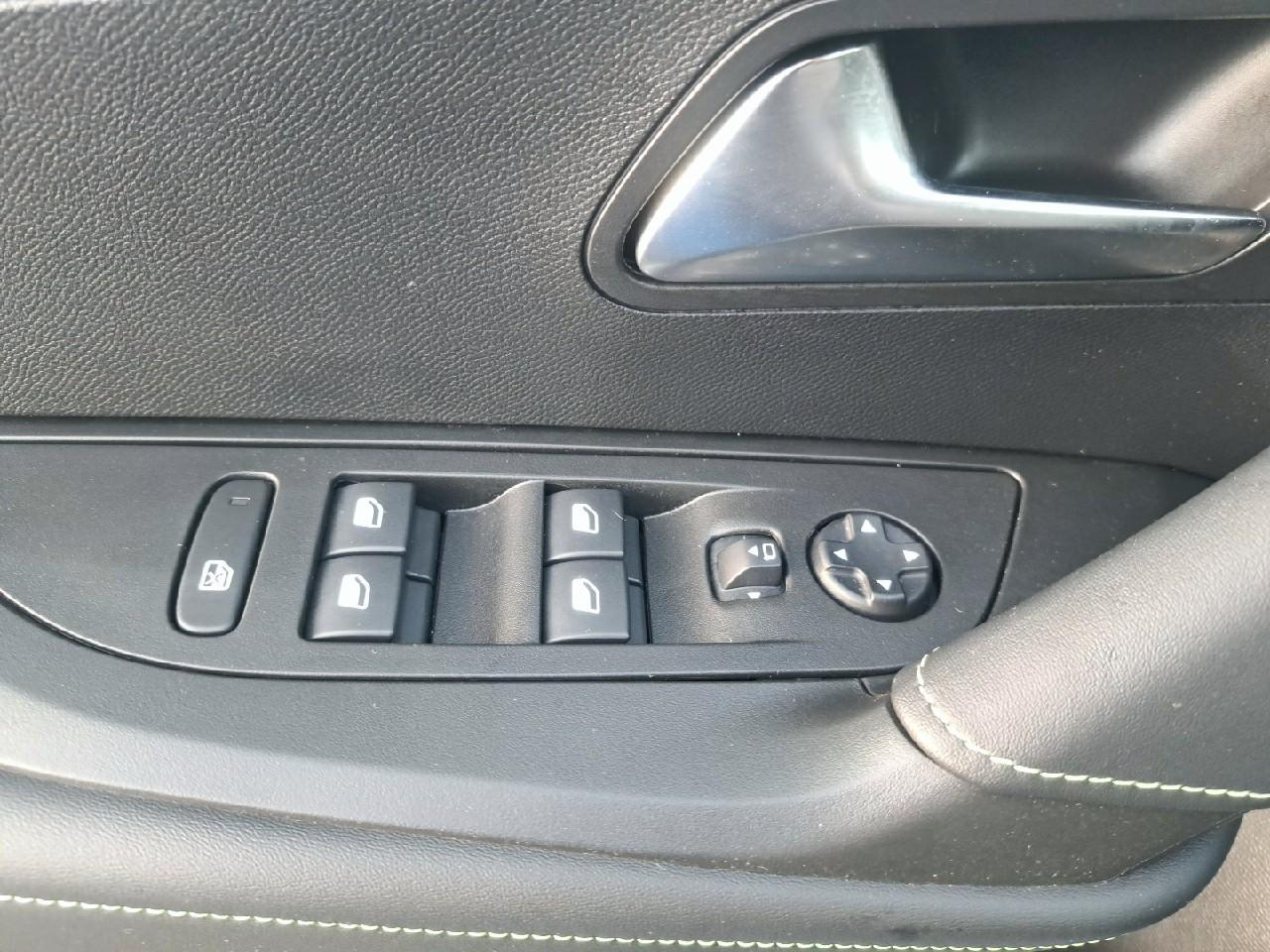 Peugeot 2008 puretech 130 s&s eat8 gt — photo 24