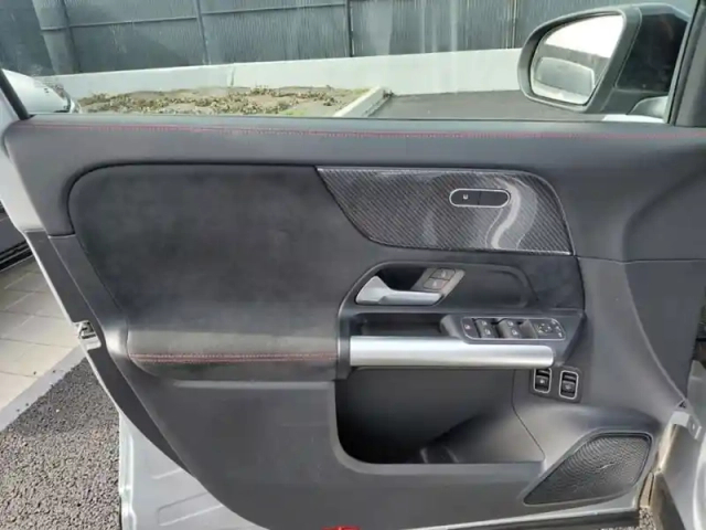 Mercedes Gla 250 e amg line — photo 34