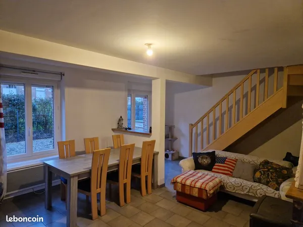 Maison 3 chambres avec une cour