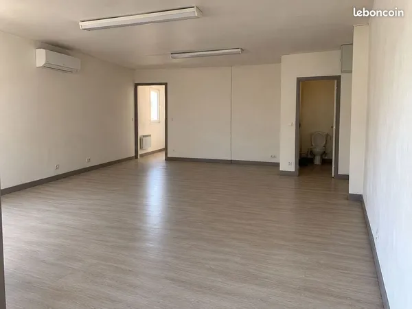 Local commercial 60 m² - Climatisé - Stationnement facile - Hauterives