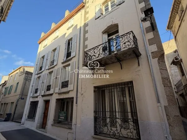 Vaste maison de ville comprenant 2 logements - Saint Paul de Fen