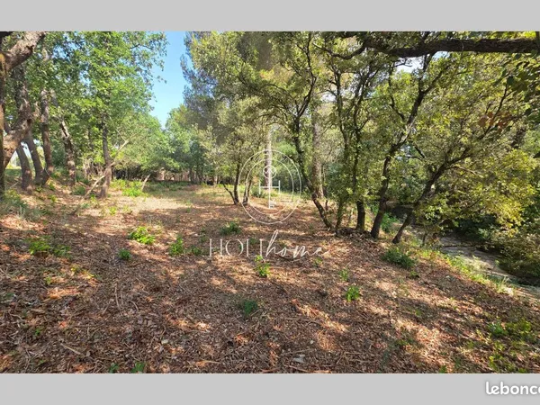 Terrain 1672 m² Trets