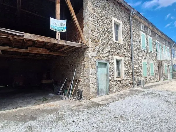 Maison 5 pièces 445 m²