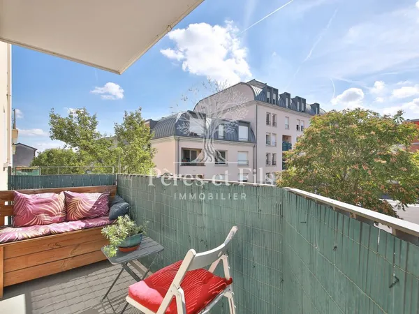 Appartement baigné de lumière avec extérieur, en très bon état - Quartier Pasteur