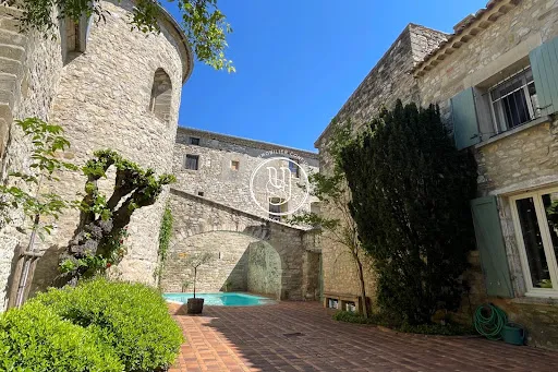 Maison 8 pièces 206 m²